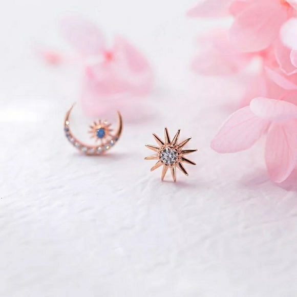 🆕 Rose Gold Plated Moon/Sun Stud Earrings - Picture 3 of 4